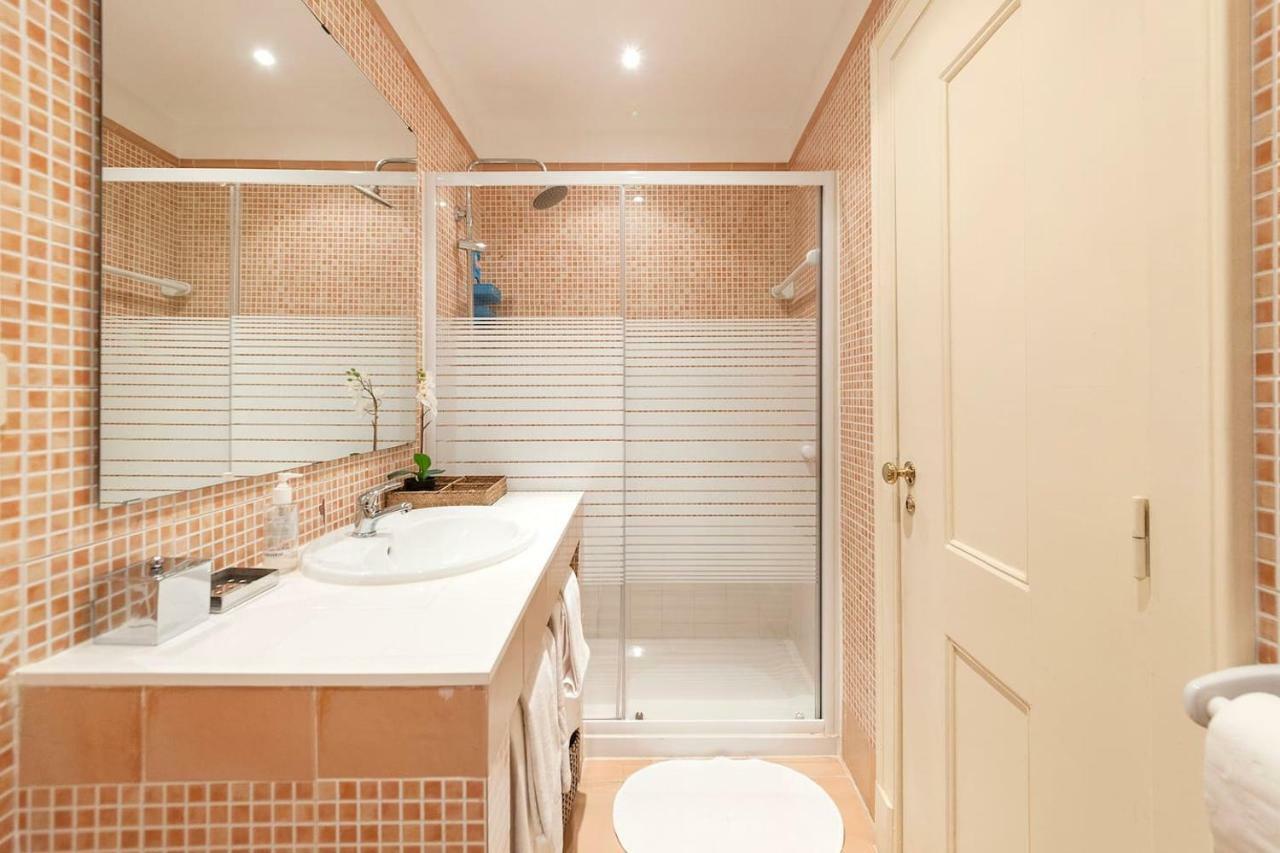 2 Bedroom Apartment With Patio Next To Avenida Da Liberdade Lisbona Esterno foto