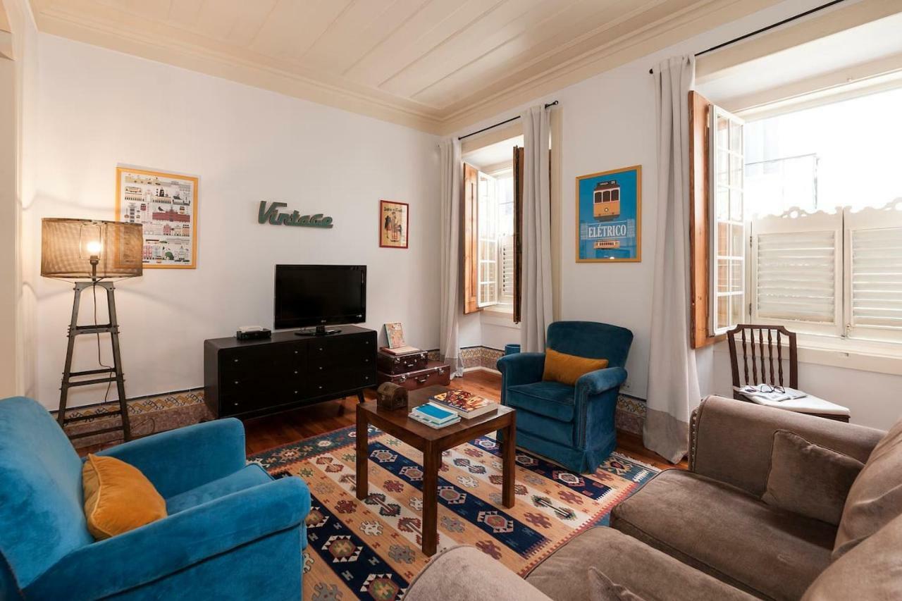 2 Bedroom Apartment With Patio Next To Avenida Da Liberdade Lisbona Esterno foto