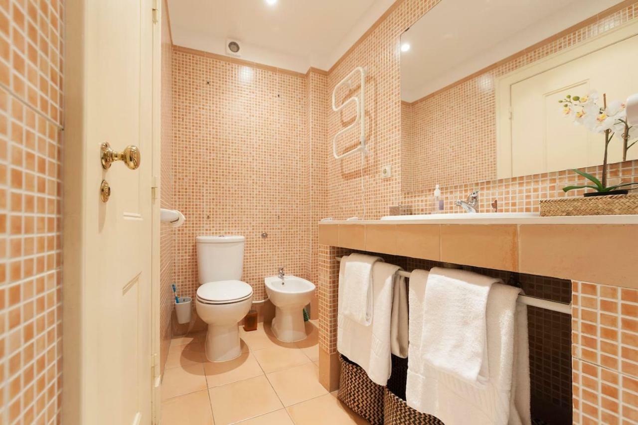 2 Bedroom Apartment With Patio Next To Avenida Da Liberdade Lisbona Esterno foto