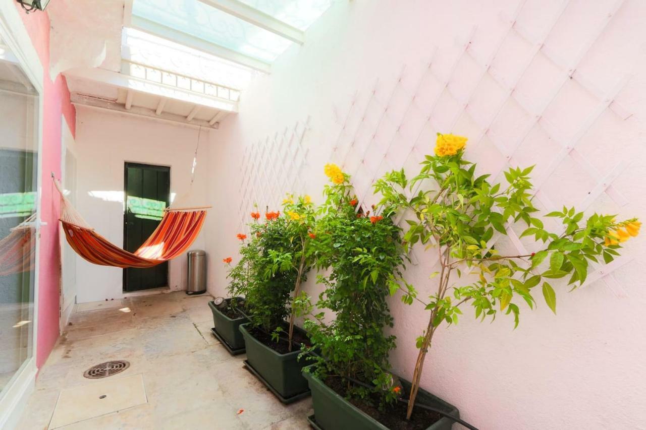 2 Bedroom Apartment With Patio Next To Avenida Da Liberdade Lisbona Esterno foto