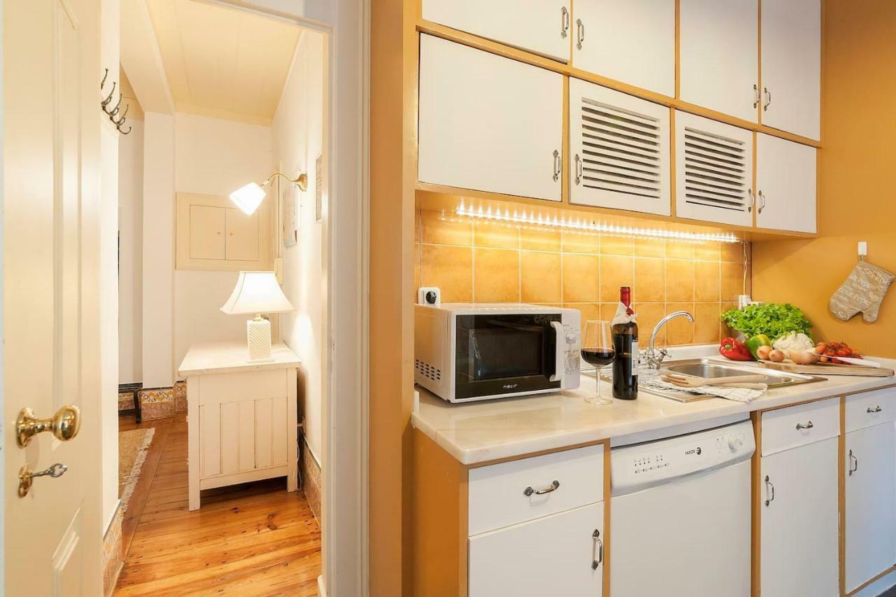 2 Bedroom Apartment With Patio Next To Avenida Da Liberdade Lisbona Esterno foto