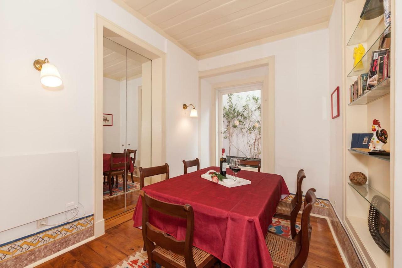 2 Bedroom Apartment With Patio Next To Avenida Da Liberdade Lisbona Esterno foto