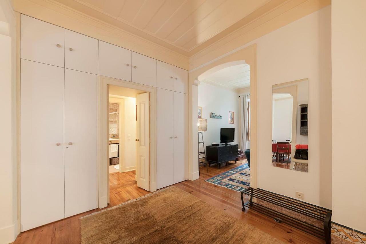 2 Bedroom Apartment With Patio Next To Avenida Da Liberdade Lisbona Esterno foto