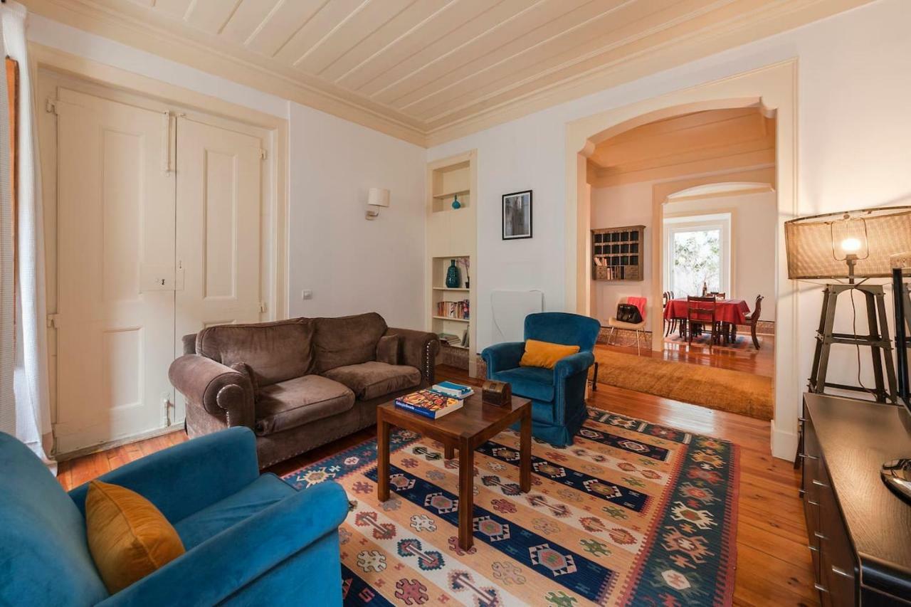 2 Bedroom Apartment With Patio Next To Avenida Da Liberdade Lisbona Esterno foto