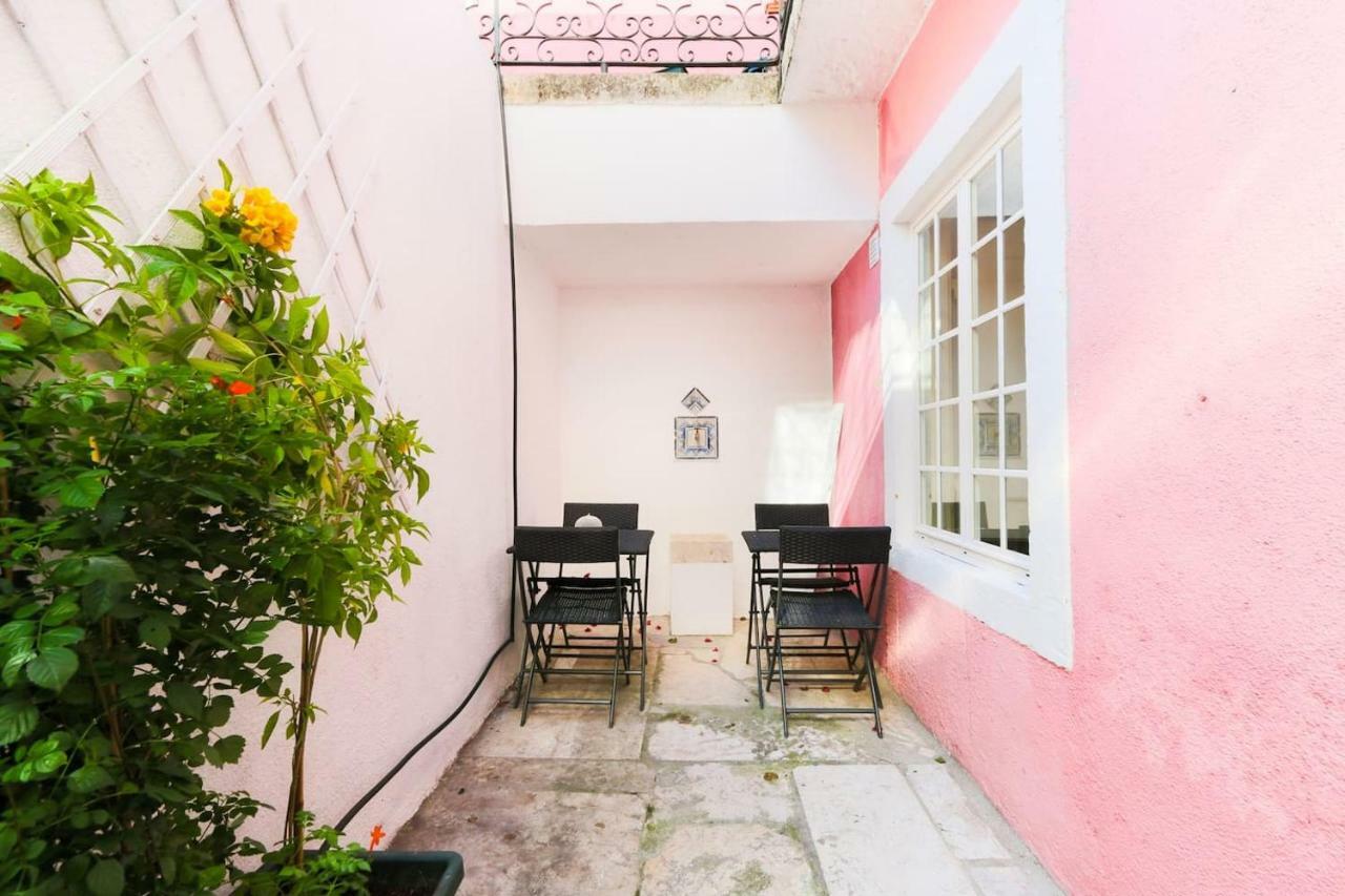 2 Bedroom Apartment With Patio Next To Avenida Da Liberdade Lisbona Esterno foto